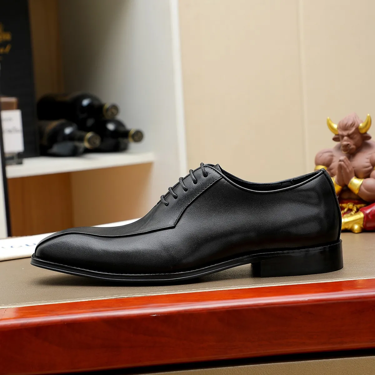 Men's shoes 💰580 💰 Louis Vuitton LV ® Autumn and Winter 🆕 models 🔛Full shoe counter First layer cowhide, 🐂Leather lined casual shoes for men, super soft outsole, essential for driving. Counter synchronization Original first layer cowhide Completely 1:1 mold customization 🌹Top version, 2 colors optional! Number: 38-45 (37.46. Customized)